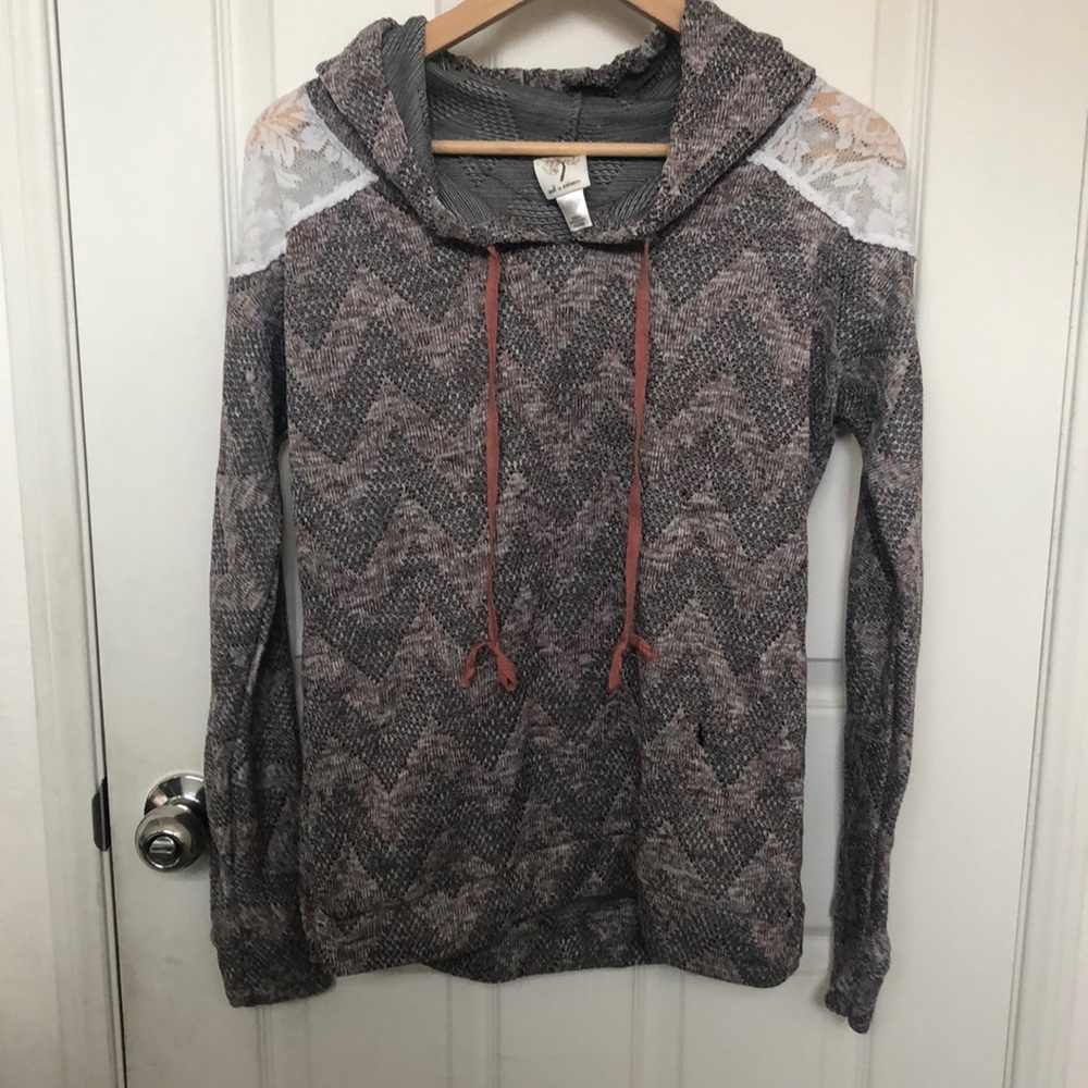 Hoodie with lace shoulder